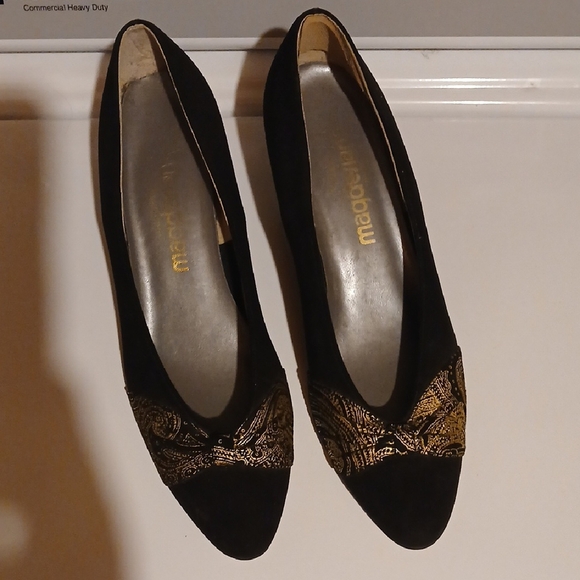 Vintage Shoes - Vintage Black and Gold Flats